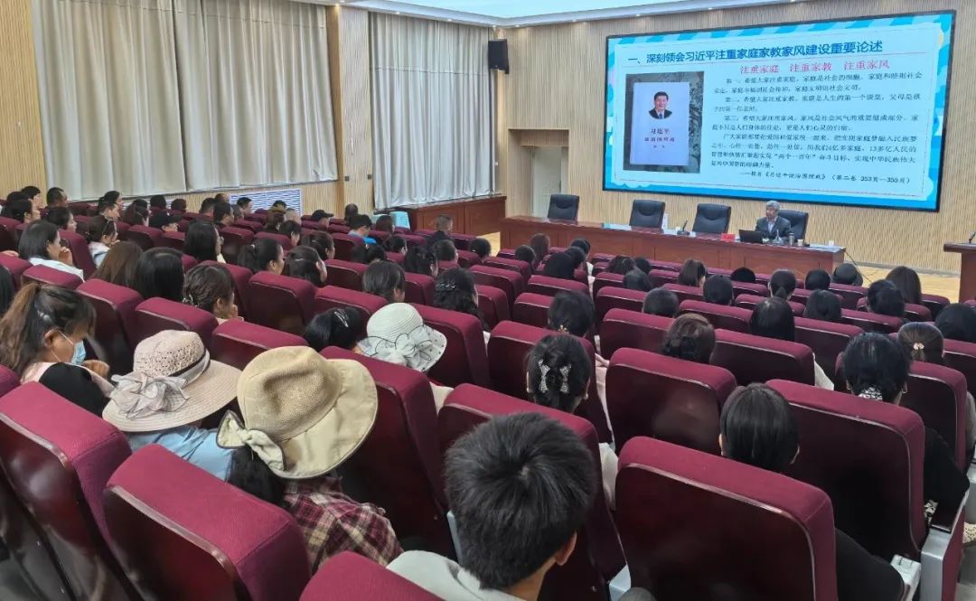 家校携手护成长 青春同行启新程